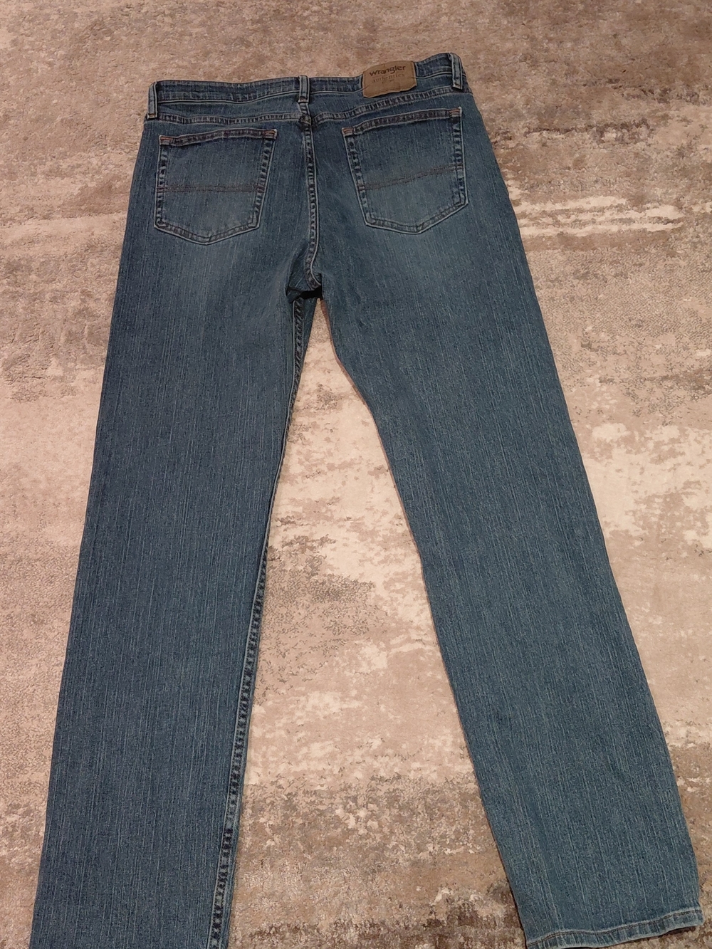 Wrangler Straight Leg Jeans - Medium Blue Denim